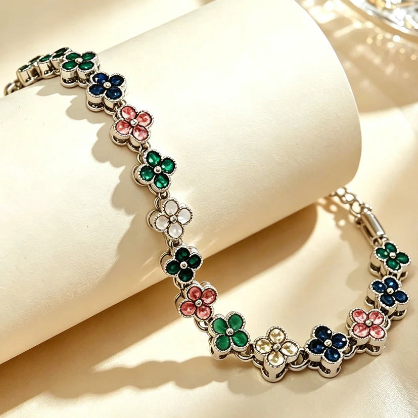 Armband met meerdere klavertjes van gekleurde kristallen zilver en meerkleurig 
