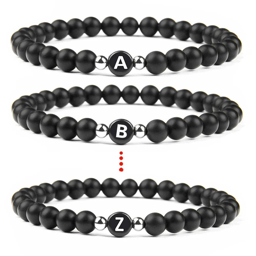 Zwart initialenarmband