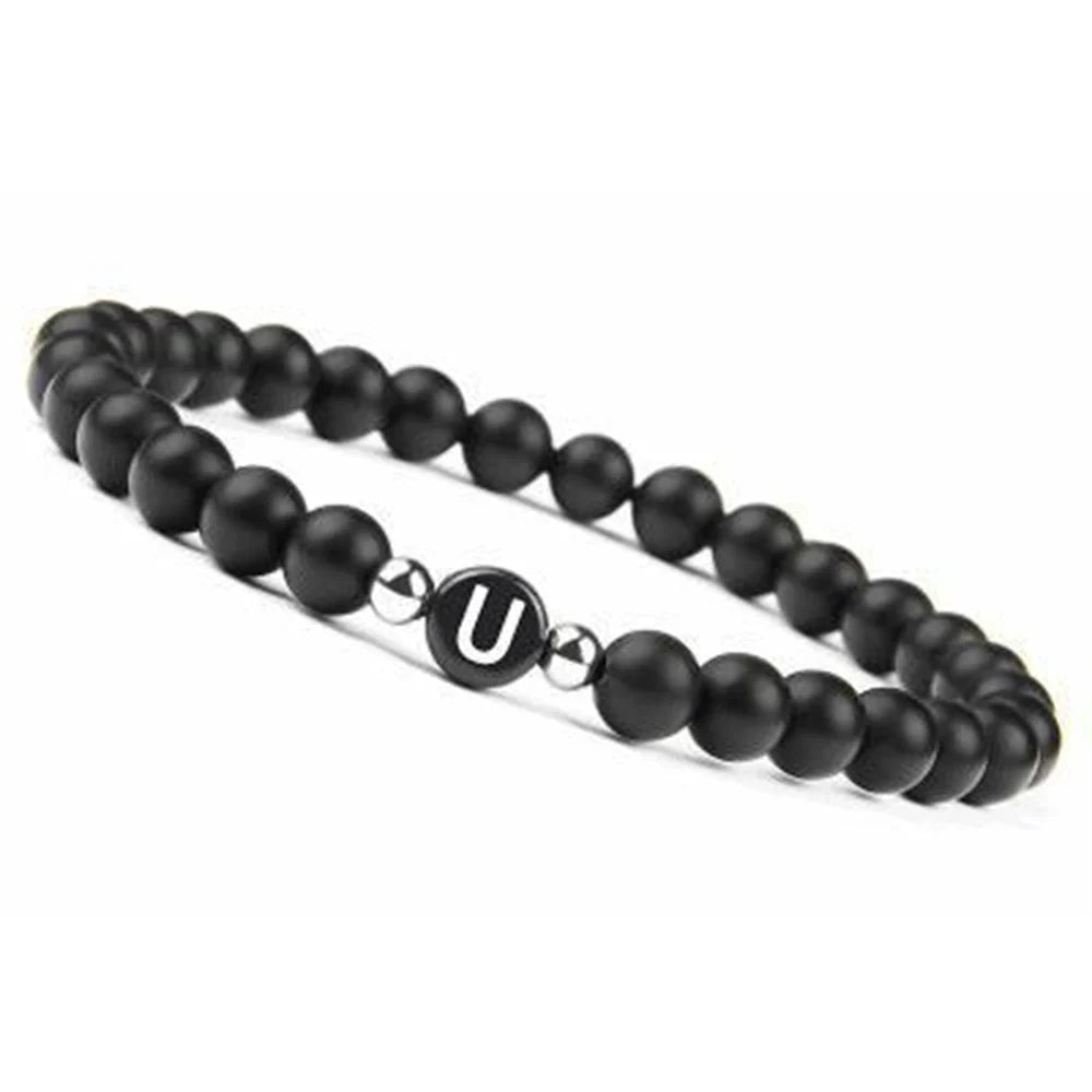 Zwart initialenarmband u
