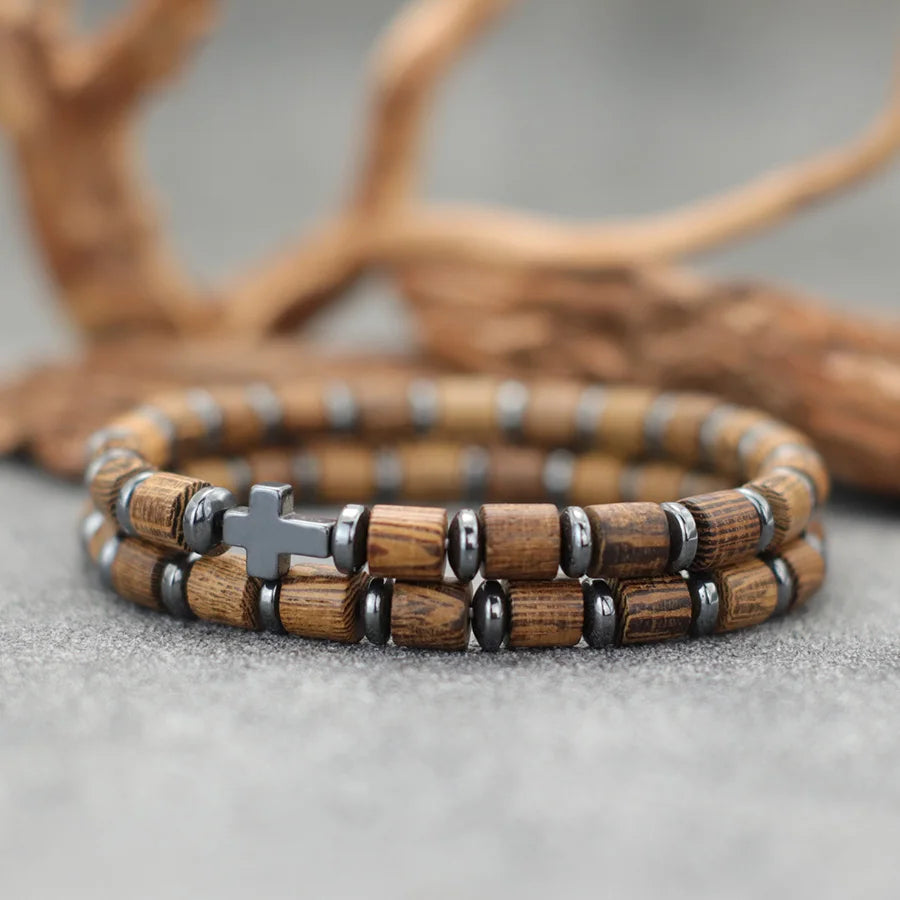 Armband met kruis en kralen met houtlook