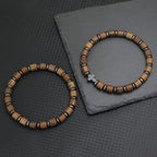 Armband met kruis en kralen met houtlook