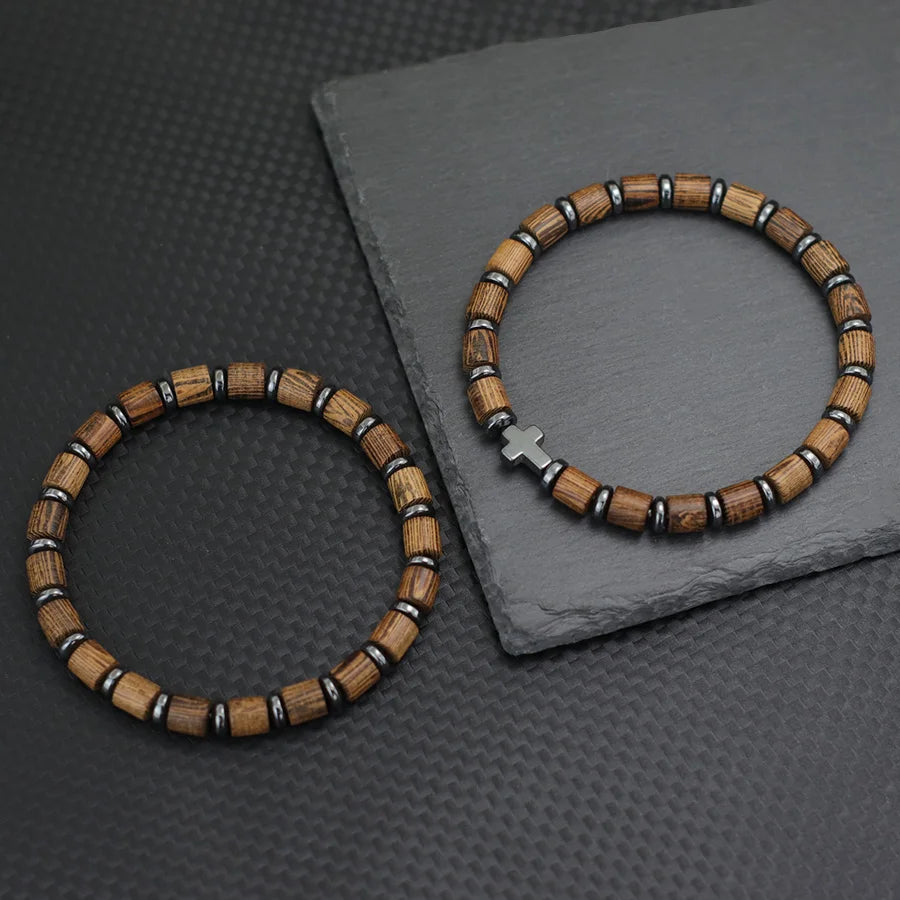 Armband met kruis en kralen met houtlook