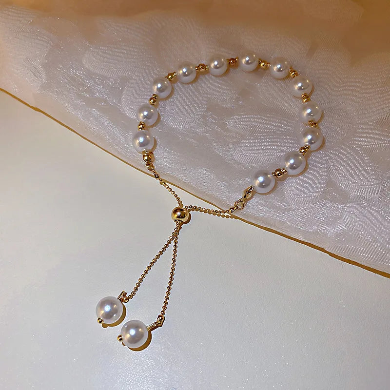 Armband met parel in eigentijdse stijl wit