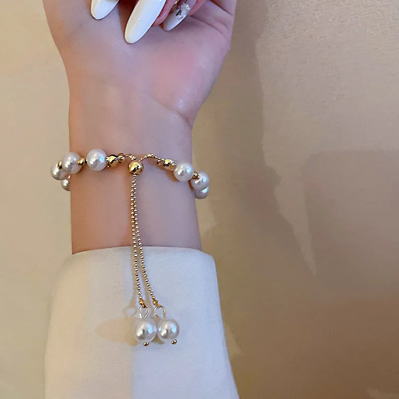 Armband met parel in eigentijdse stijl wit