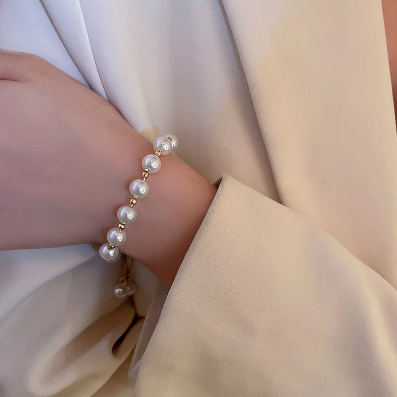 Armband met parel in eigentijdse stijl wit