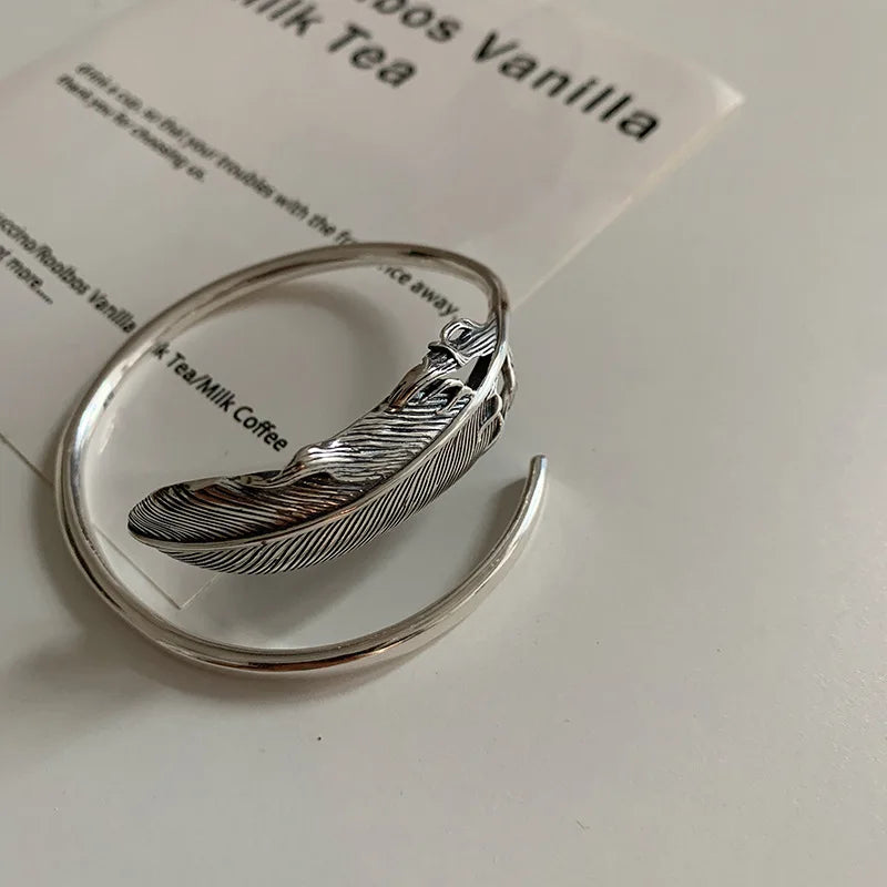 Zilverkleurige veerarmband voor dames