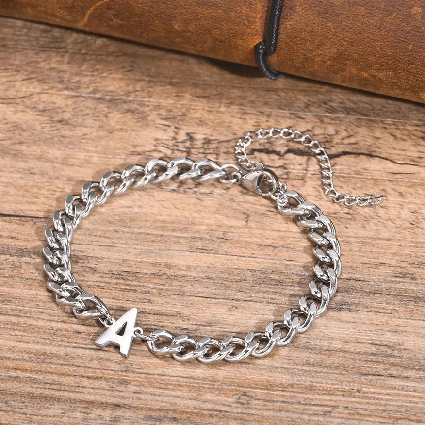 Gedraaide initiaalarmband