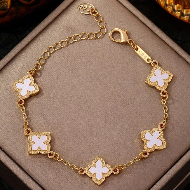 Armband met klavertjevier met parelmoereffect wit