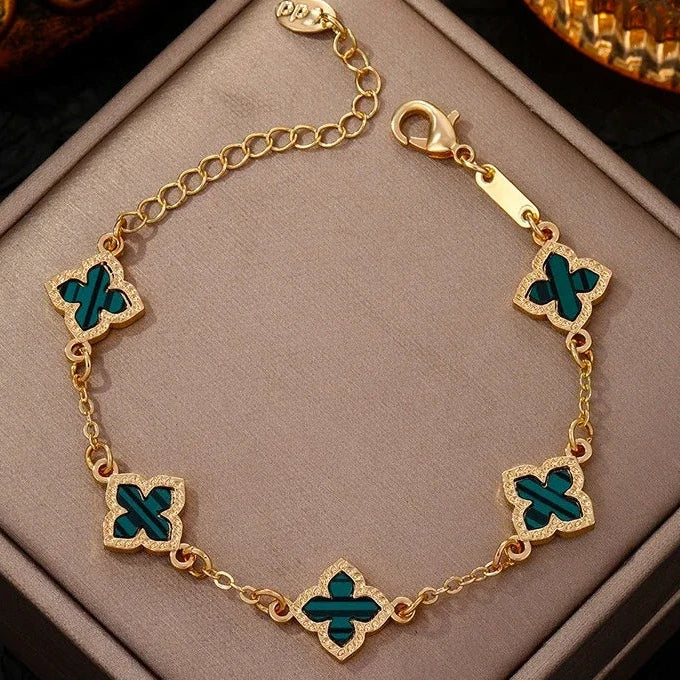 Armband met klavertjevier met parelmoereffect groen