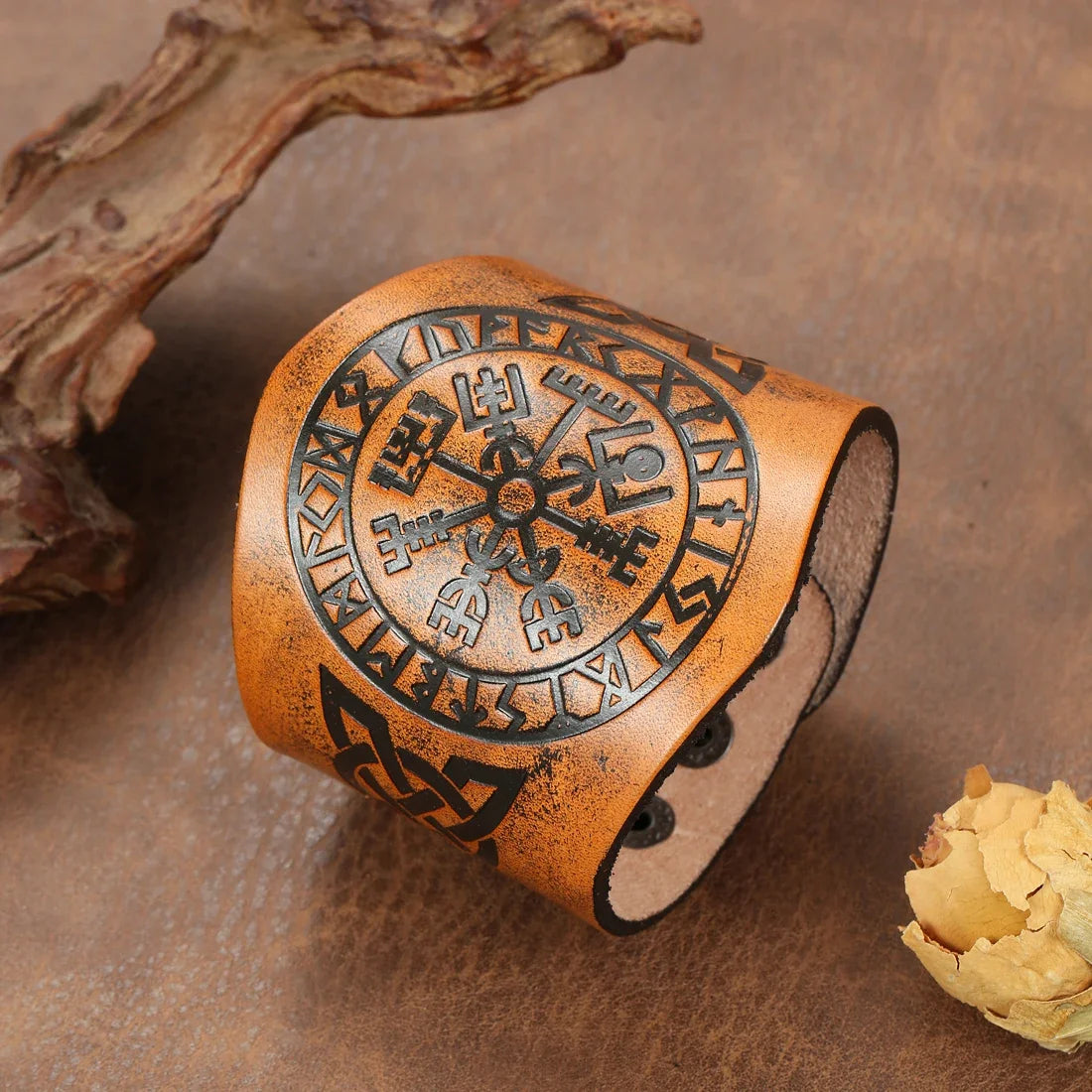 Bracelet Viking Vegvisir en cuir marron