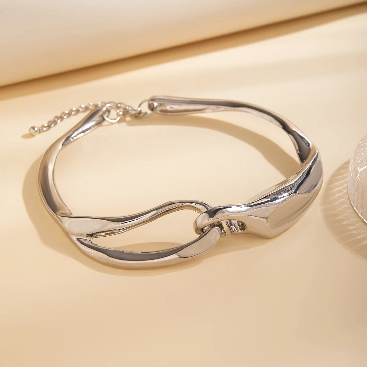 Ketting met gedurfde geometrische textuur 