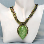 Collier avec Grand Pendentif de Style Ethnique vert