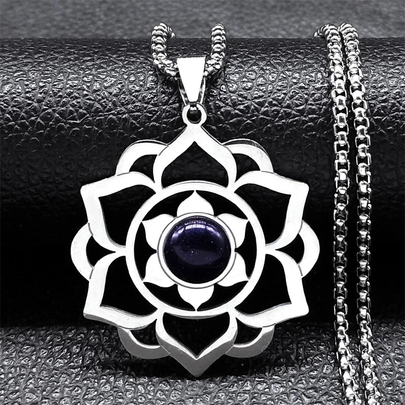 Collier avec Joli Pendentif Fleur de Lotus 