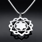 Collier avec Joli Pendentif Fleur de Lotus 