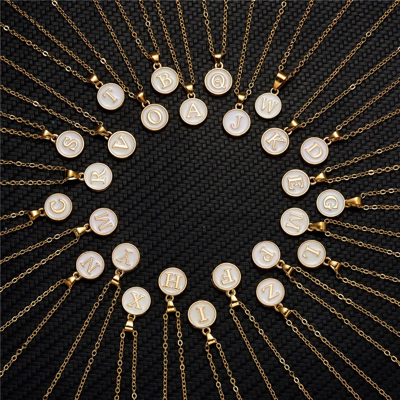 Halsketting met witte hanger initiaal w