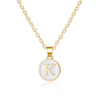 Halsketting met witte hanger initiaal k
