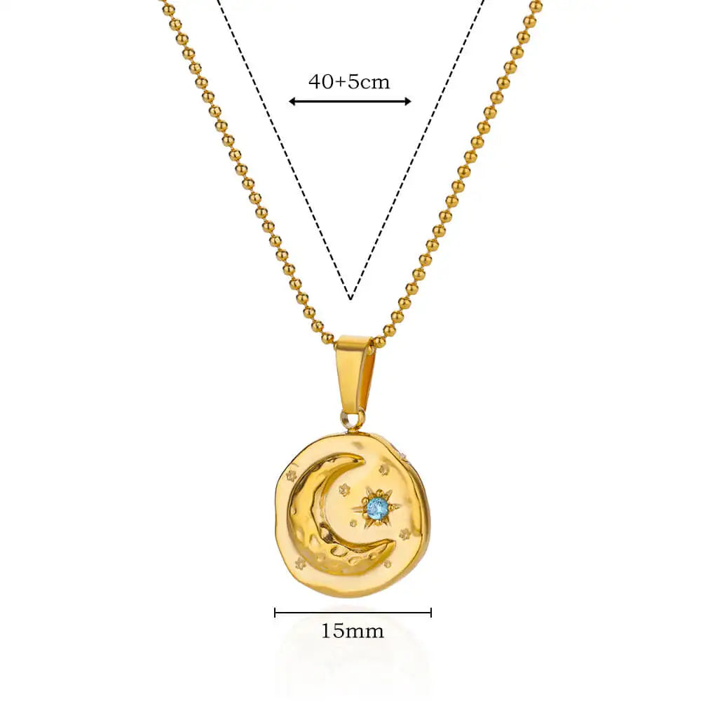 Collier avec pendentif croissant de lune et étoile sertie d'un zircon bleu