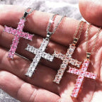 Halsketting met hanger kruis vierkante kristallen zilver
