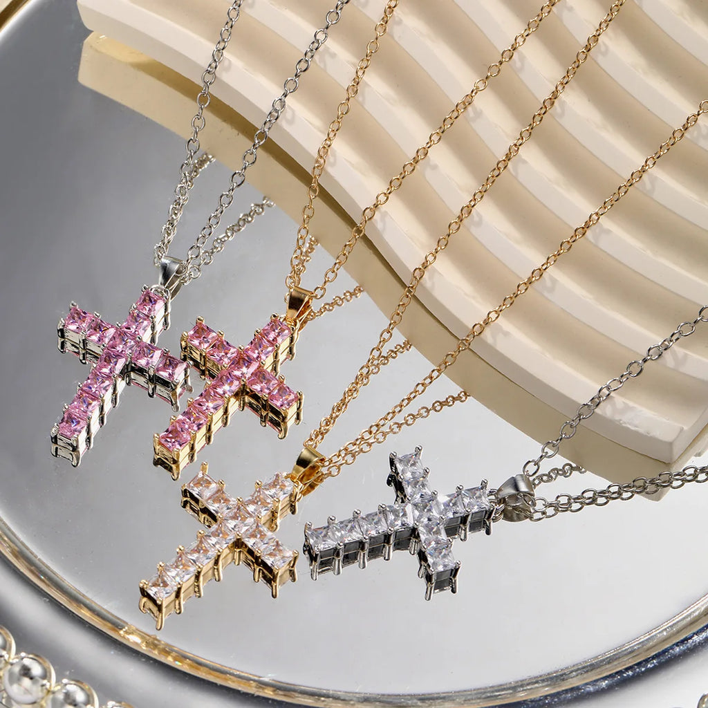 Halsketting met hanger kruis vierkante kristallen zilver