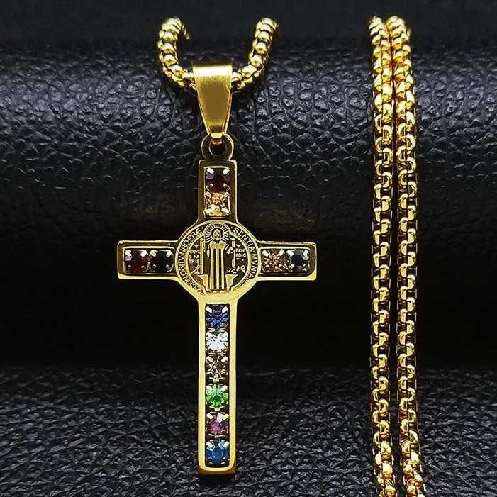 Halsketting met meerkleurige Sint-Benedictus kruis hanger in goud