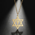 Ketting met kruis- en <span data-glossary-id="etoile_de_david">Davidster</span>-hanger, orthodox-joodse symbolen in goud