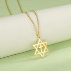 Ketting met kruis- en <span data-glossary-id="etoile_de_david">Davidster</span>-hanger, orthodox-joodse symbolen in goud