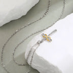 Ketting met hanger in de vorm van een kruis en tweekleurig oneindigheidssymbool