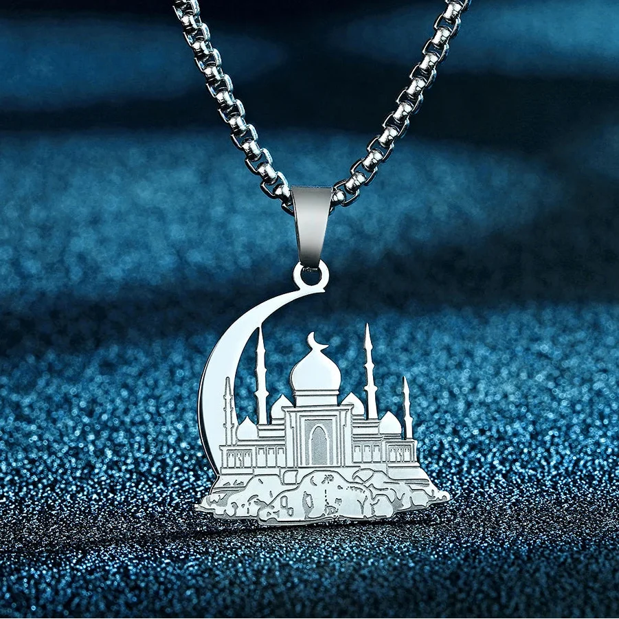 Ketting met hanger van een moskee op een Arabische islamitische maan in zilver