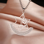 Halsketting met hanger van de <span data-glossary-id="etoile_de_david">Davidster</span> en symbolische Joodse fleur-de-lis in zilver