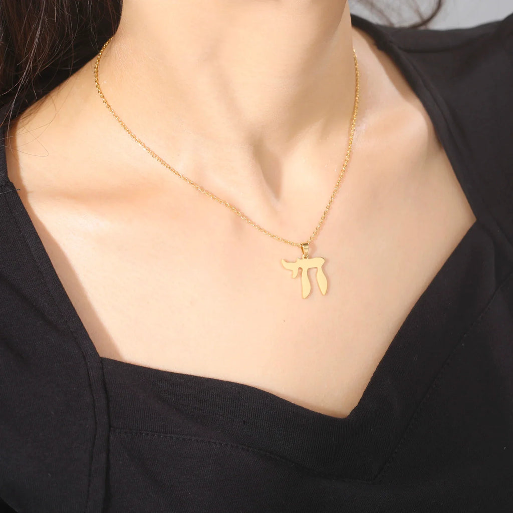 Ketting met hanger van de Hebreeuwse letter Chai, symbool van het Joodse leven, goud
