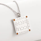 Ketting met hanger van Joodse gebeden in Hebreeuwse letters Ana b'Koach zilver