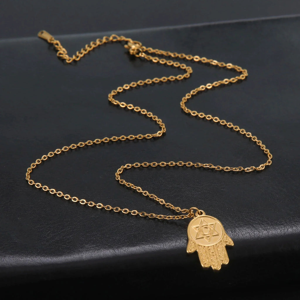 Halsketting met beschermend hangertje <span data-glossary-id="etoile-de-david">Davidster</span> en Fatma-hand in goud