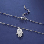 Halsketting met beschermend hangertje <span data-glossary-id="etoile-de-david">Davidster</span> en Fatma-hand in zilver
