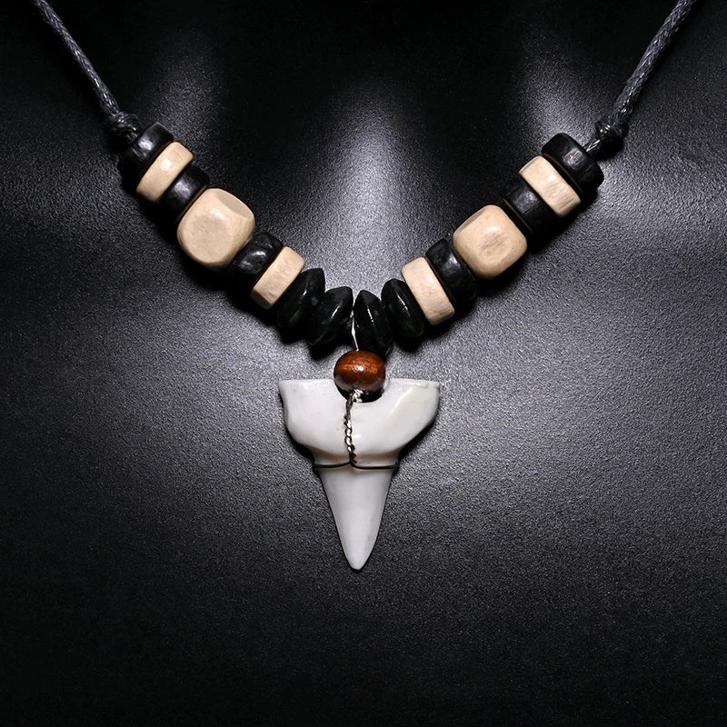 Collier avec Pendentif Dent de Requin
