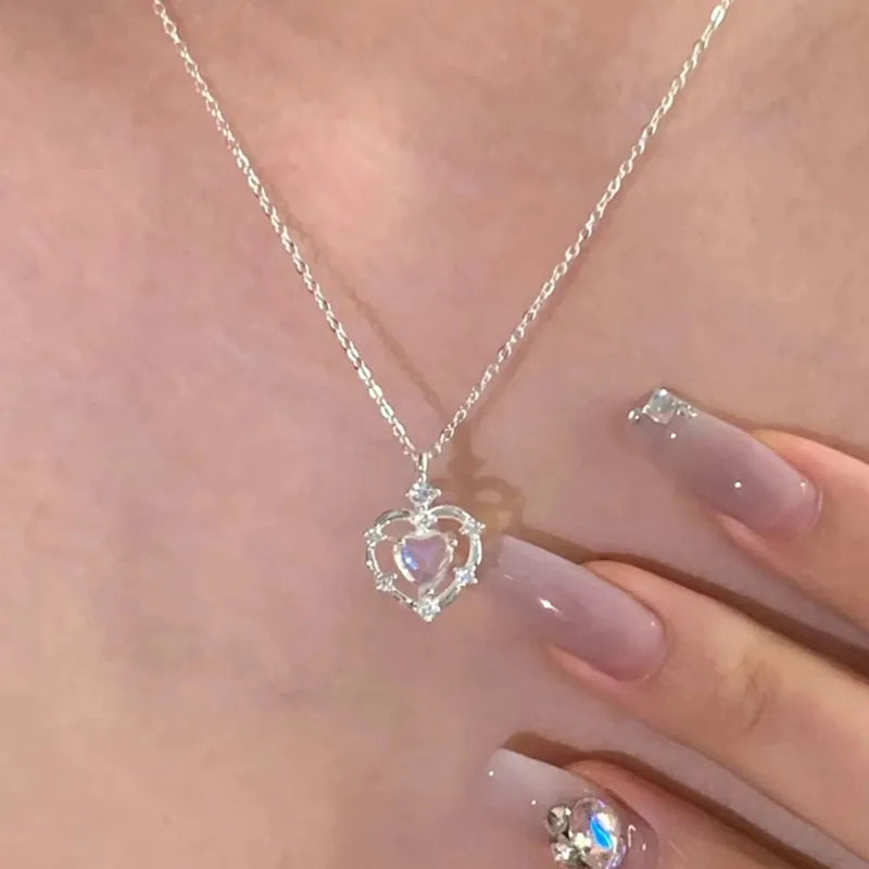 Ketting met dubbele hart-hanger met maansteen
