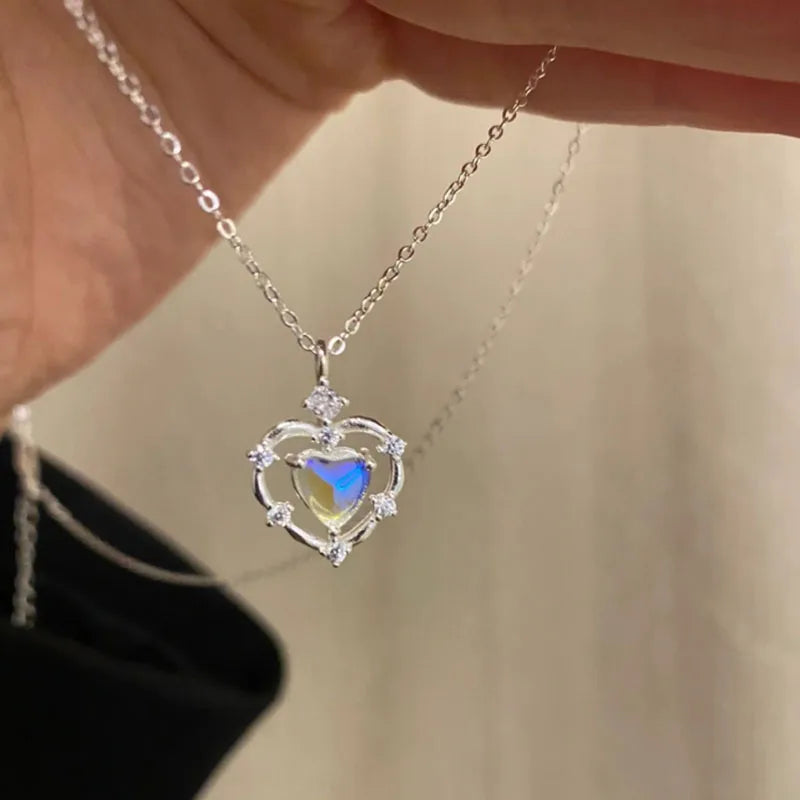 Ketting met dubbele hart-hanger met maansteen
