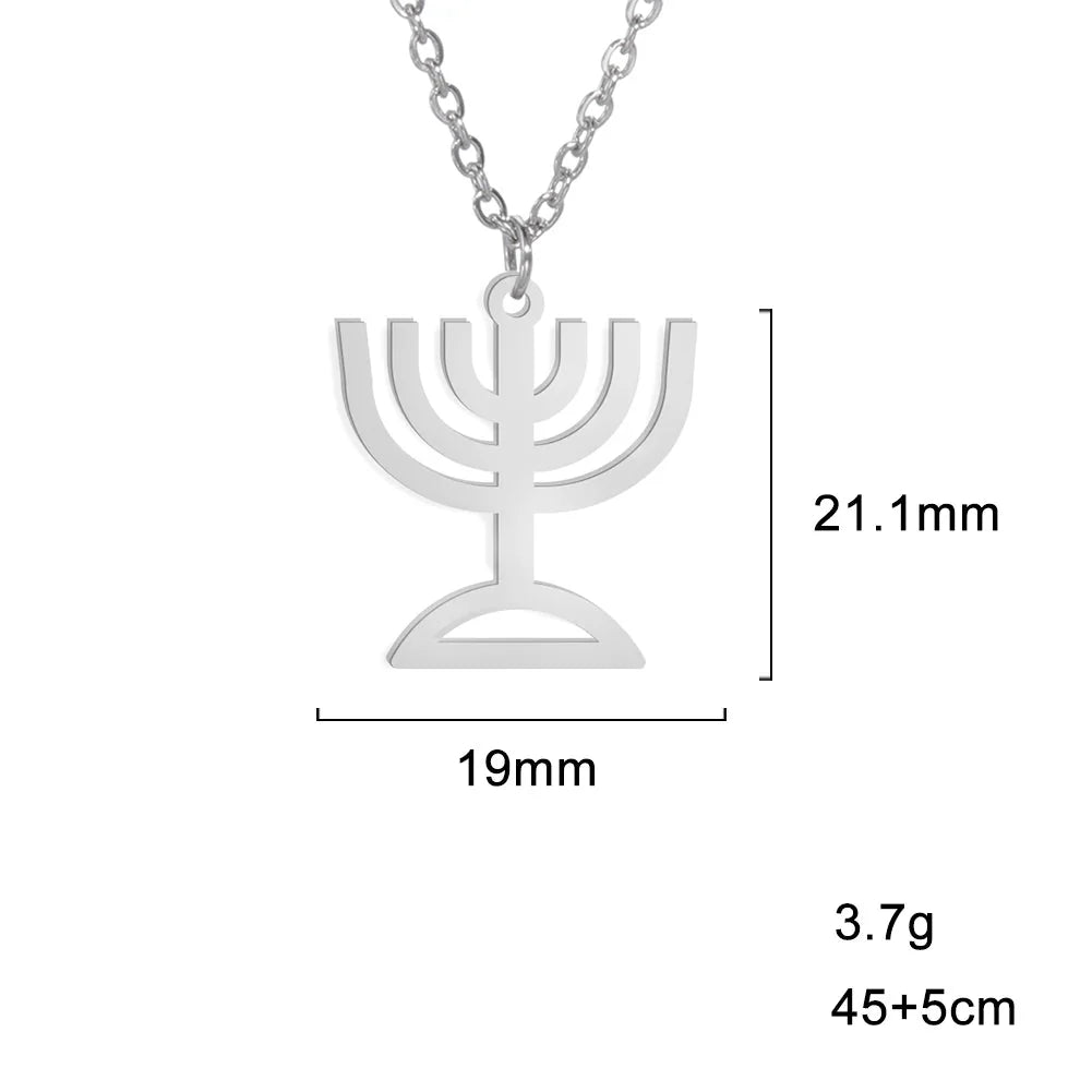 Halsketting met hanger van het symbool van de Joodse identiteit Menorah