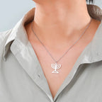 Halsketting met hanger van het symbool van de Joodse identiteit Menorah zilver