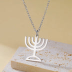 Halsketting met hanger van het symbool van de Joodse identiteit Menorah zilver