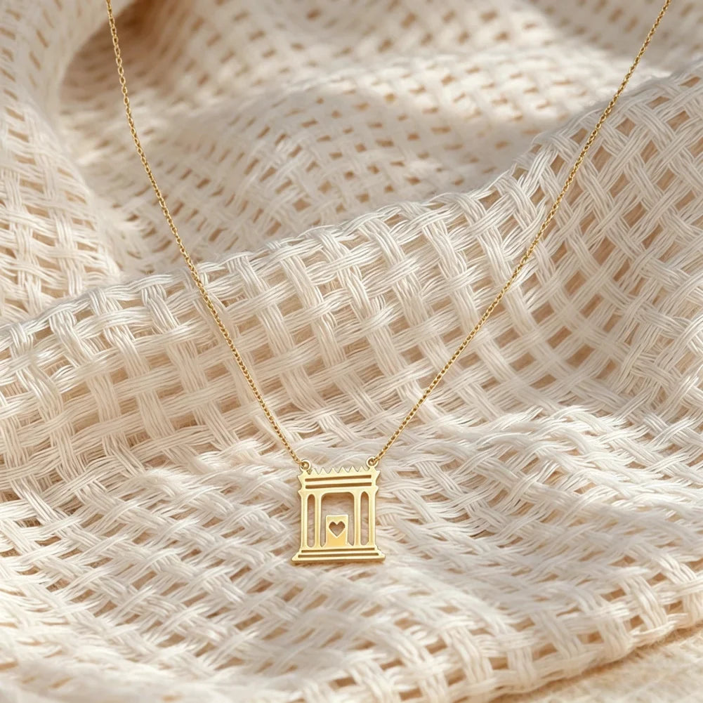 Ketting met hanger van de heilige tempel van Jeruzalem, het Joodse "Beit Hamikdash" in goud