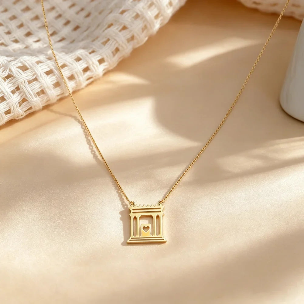 Ketting met hanger van de heilige tempel van Jeruzalem, het Joodse "Beit Hamikdash" in goud