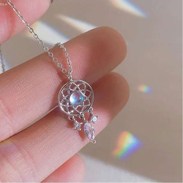 Collier avec Pendentif Elégant Pierre de Lune