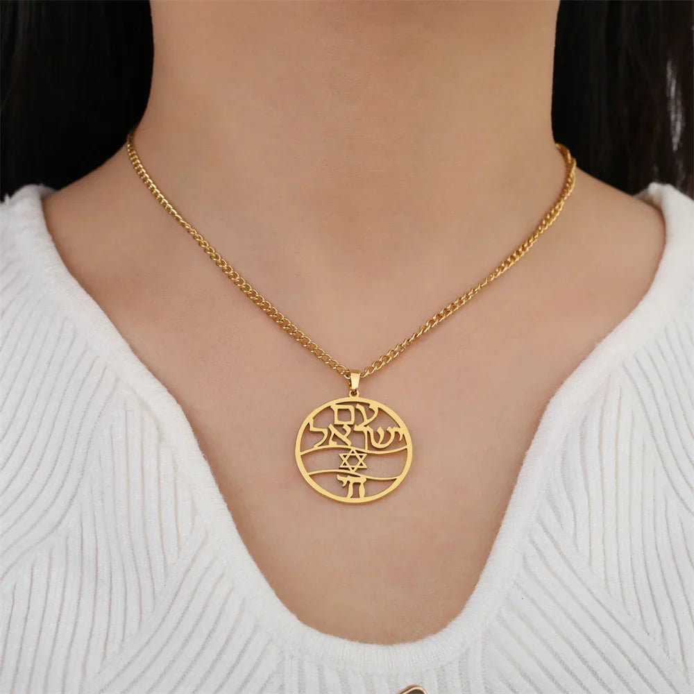 Halsketting met hanger in Hebreeuwse letters, Chai en de Davidster, joodse symbolen in goud
