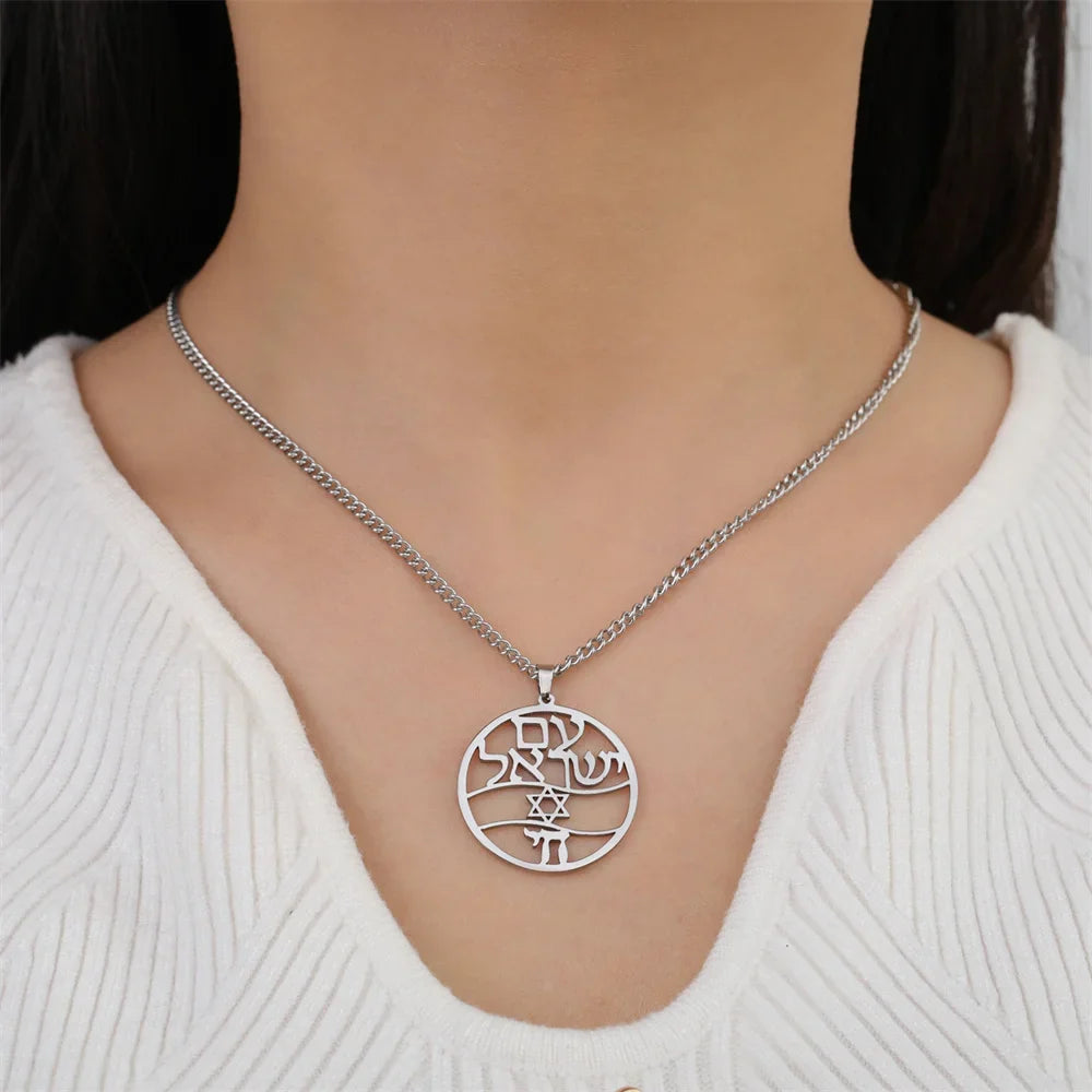 Halsketting met hanger in Hebreeuwse letters, Chai en de Davidster, joodse symbolen in zilver