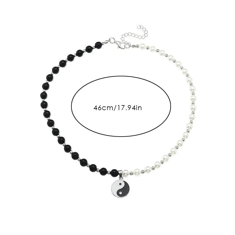 Collier avec Pendentif en Perles Yin Yang Noir et Blanc