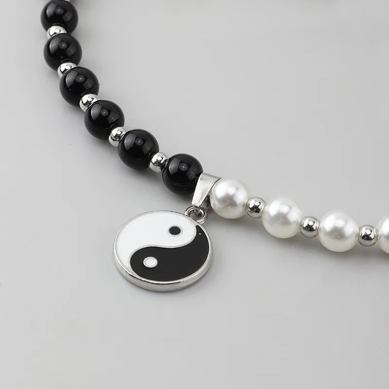 Collier avec Pendentif en Perles Yin Yang Noir et Blanc