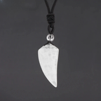Collier avec Pendentif en Pierre Naturelle Dent de Requin Crystal blanc