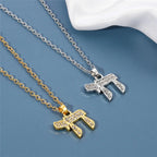 Ketting met strass hanger van het Joodse levenssymbool Chai in goud