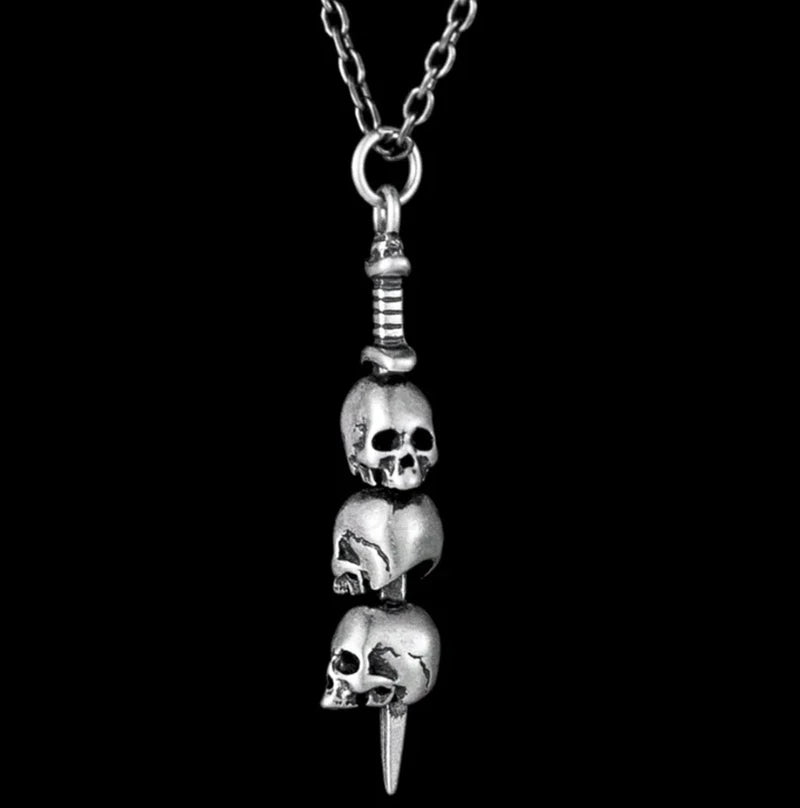 Collier avec Pendentif Epée et Têtes de Morts