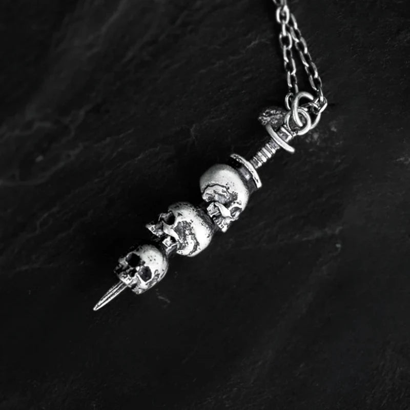 Collier avec Pendentif Epée et Têtes de Morts